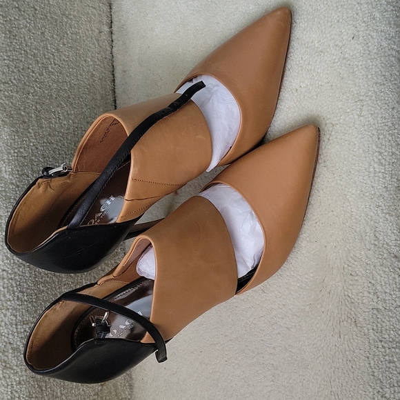 Coach Heels - Picture 4 of 4